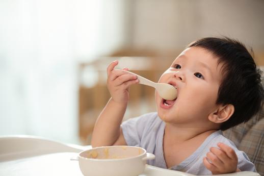 这种饭孩子都爱吃，可是“吃一口一个星期难消化”，家长别再喂了